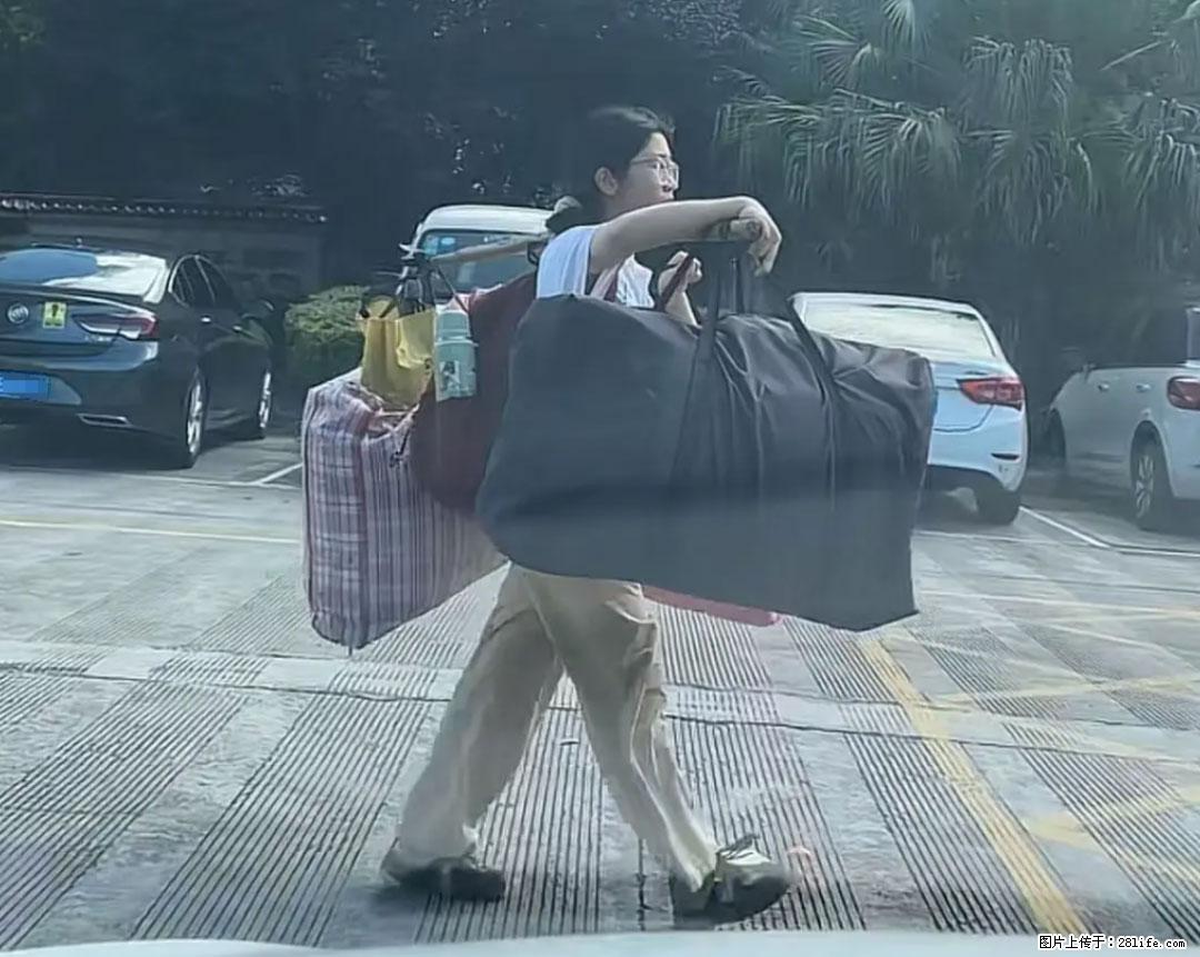 全网追的“扁担女孩”,找了一份暑假工,时薪12元 - 昭通生活资讯 - 昭通28生活网 zt.28life.com